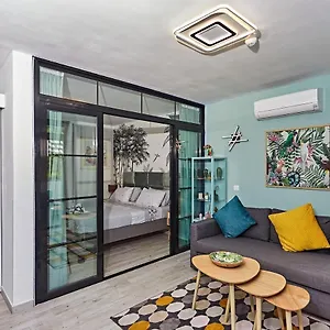 Parrot's House- Yumbo Center , Playa del Inglés Spagna